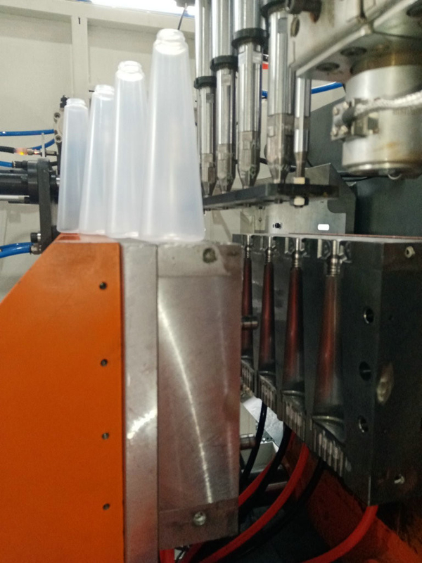 EBM Extrusion Blow Molding Machine PP HDPE PETG Bottles 370mm